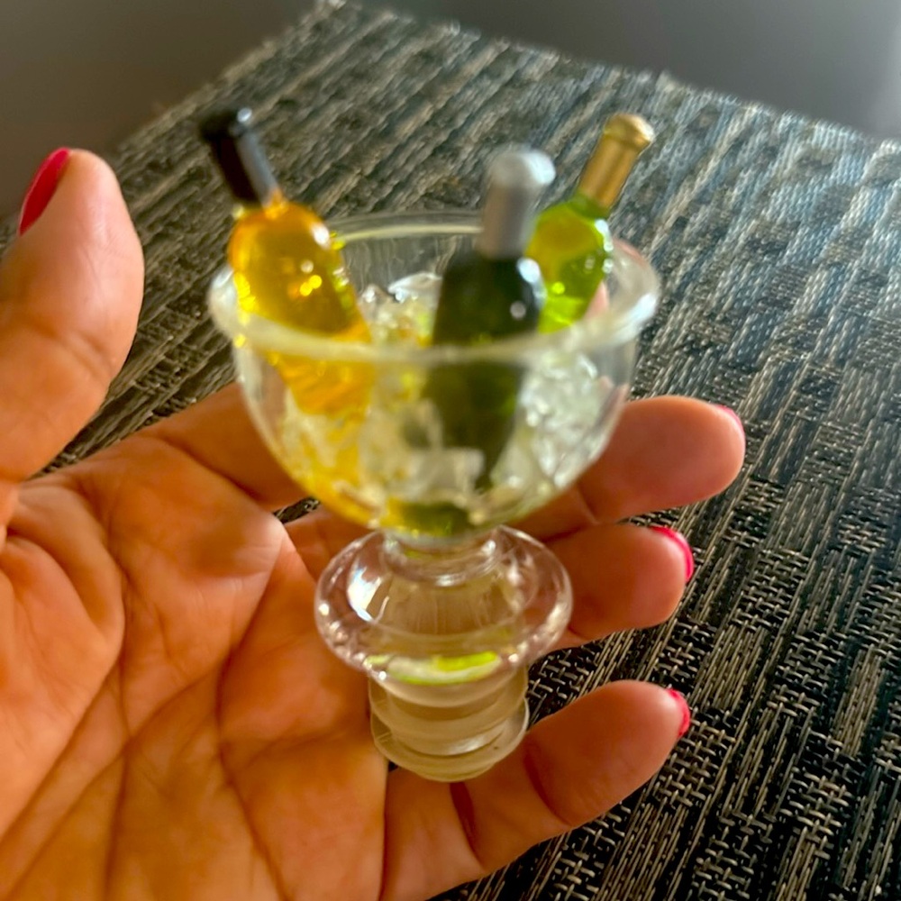 On the rocks bottle topper